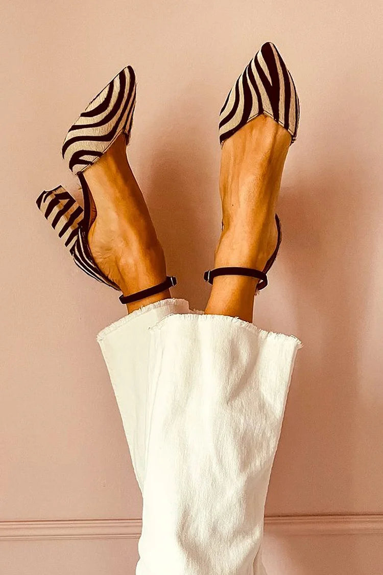 ALESSIA | SPISS DEKOLLETÉ MED ZEBRASTRIPE OG ANKELREMME