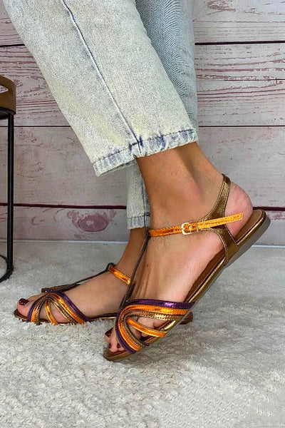 NERINA | Flate sandaler med multifargede stropper og elegante metalliske detaljer