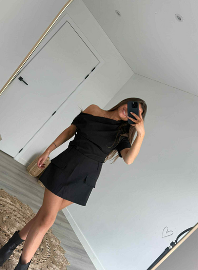 MAE - Svart off shoulder topp
