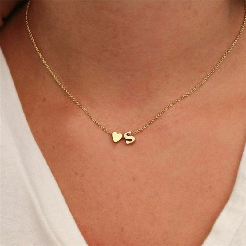 navnesmykke med initialen Ria | 18k Gull