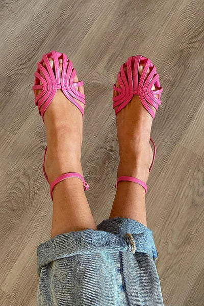 SOLE | Elegante flate sandaler i flettet design for et sofistikert utseende