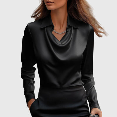 Brooklyn – Elegant Bluse i Blank Sateng