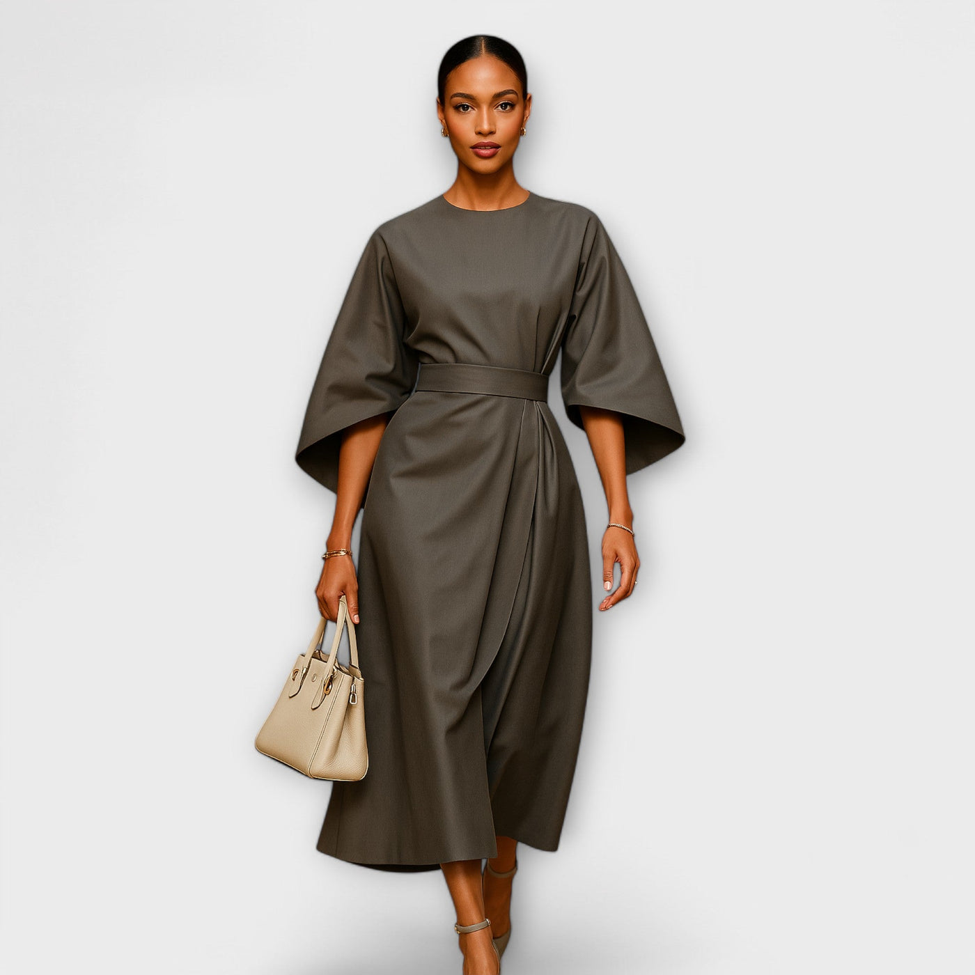SARA – Elegant kjole med ermer