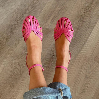SOLE | Elegante flate sandaler i flettet design for et sofistikert utseende