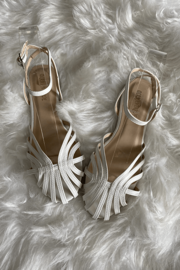SOLE | Elegante flate sandaler i flettet design for et sofistikert utseende