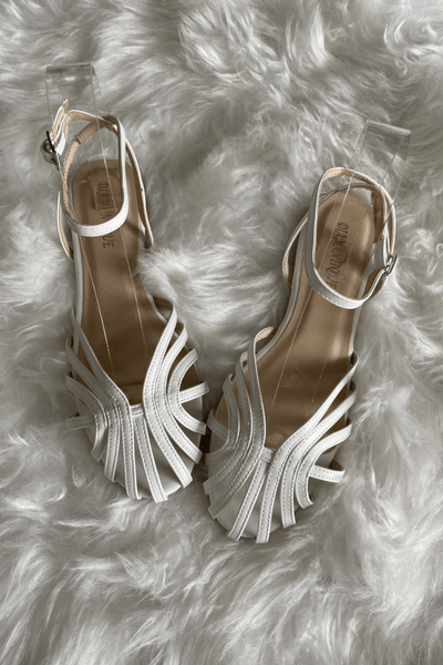 SOLE | Elegante flate sandaler i flettet design for et sofistikert utseende