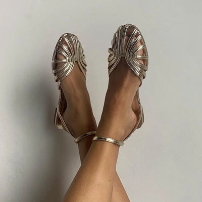 SOLE | Elegante flate sandaler i flettet design for et sofistikert utseende