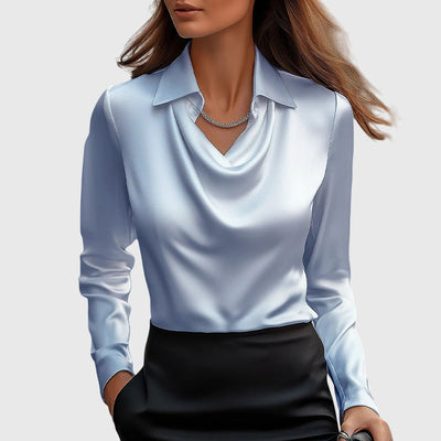 Brooklyn – Elegant Bluse i Blank Sateng