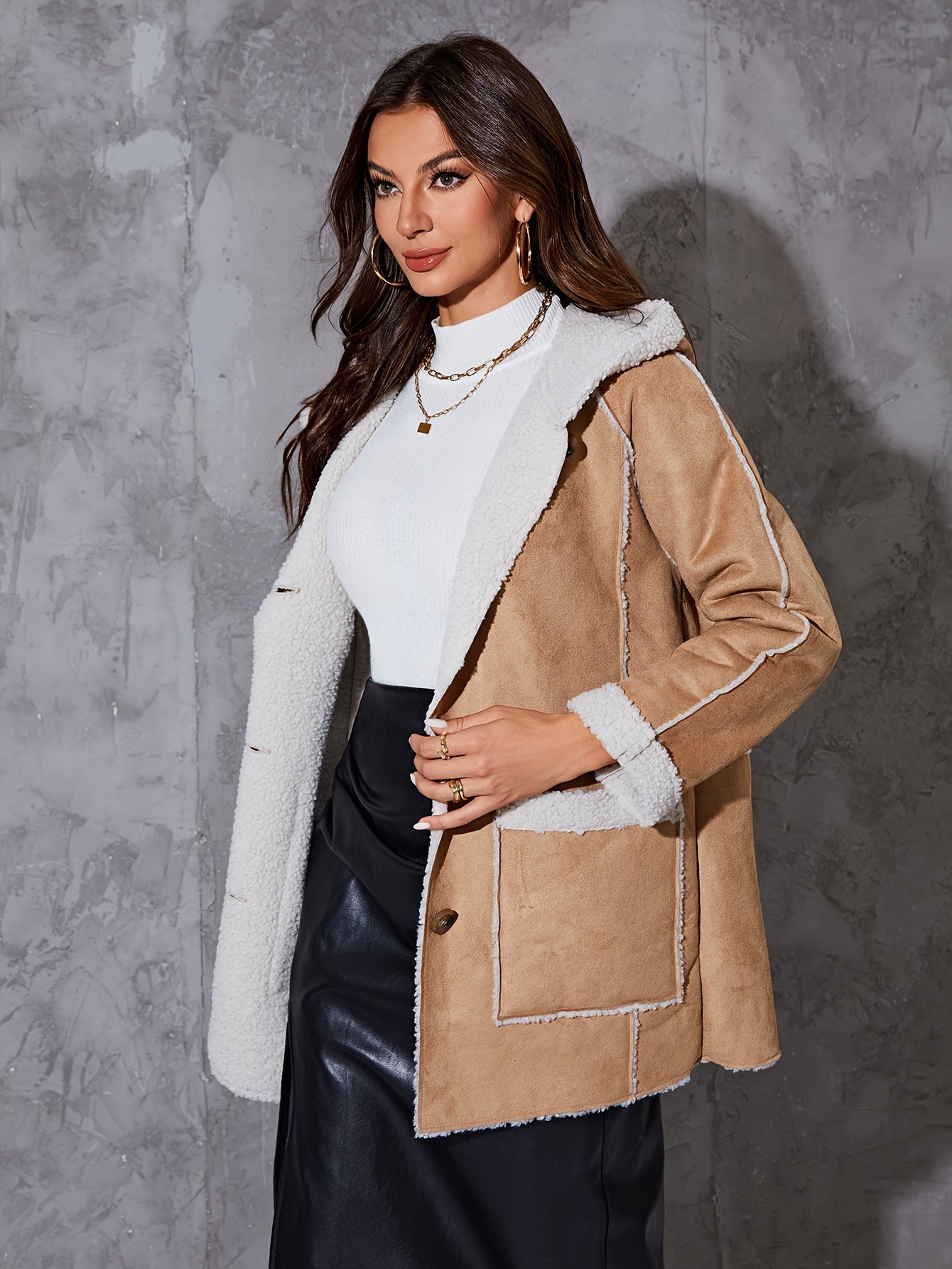 Beige fluffy jakke