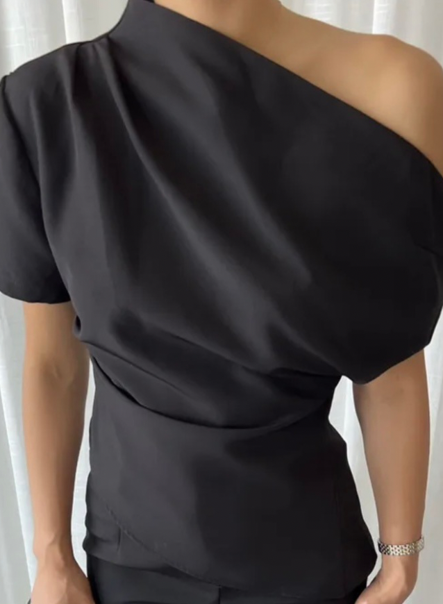 MAE - Svart off shoulder topp