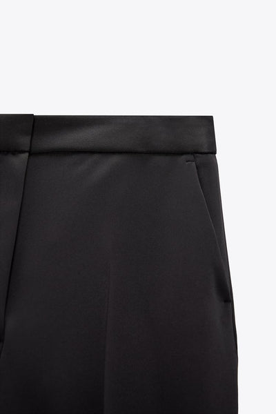 Klassisk korsettopp og buksedress med høy midje