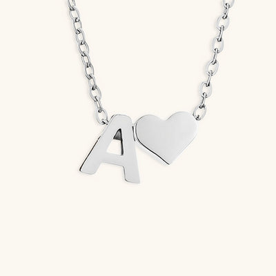 navnesmykke med initialen Ria | 18k Gull