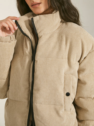 Beige jakke for kvinner