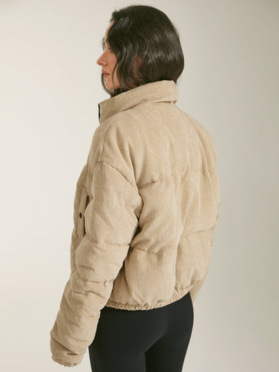 Beige jakke for kvinner