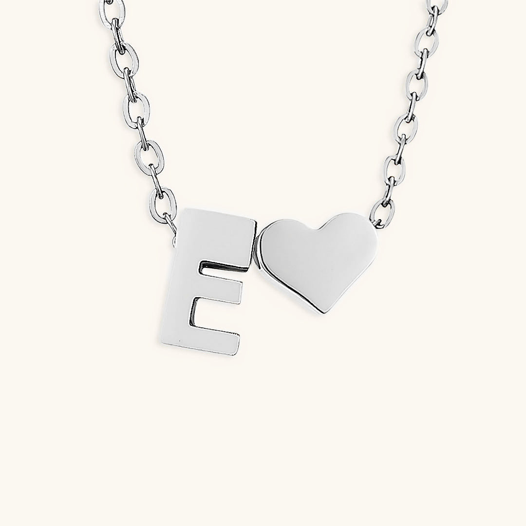 navnesmykke med initialen Ria | 18k Gull