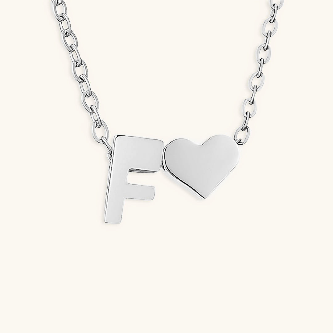 navnesmykke med initialen Ria | 18k Gull