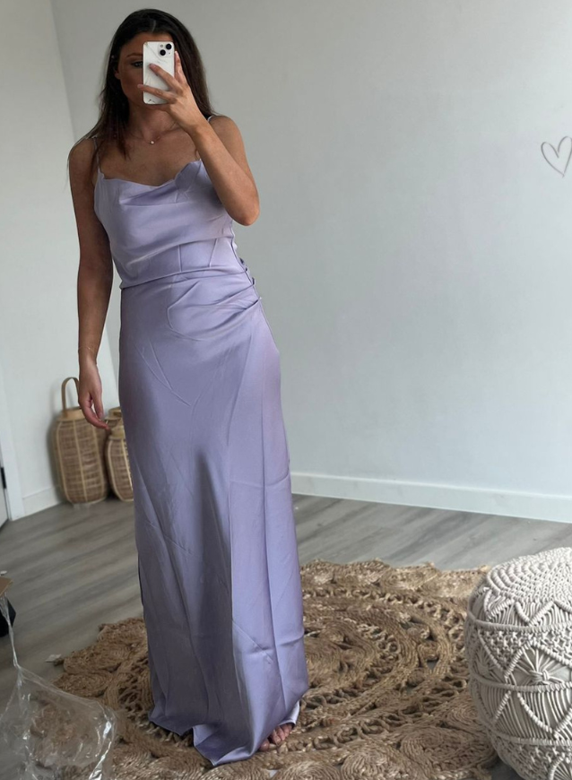 INEZ - Lilla Satin Kjole