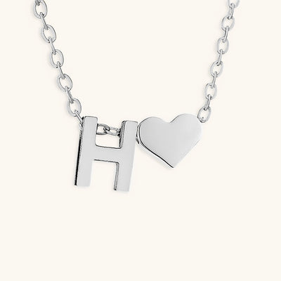 navnesmykke med initialen Ria | 18k Gull