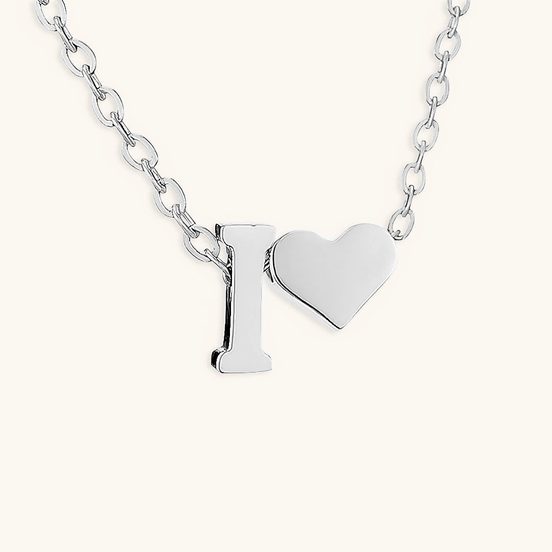 navnesmykke med initialen Ria | 18k Gull
