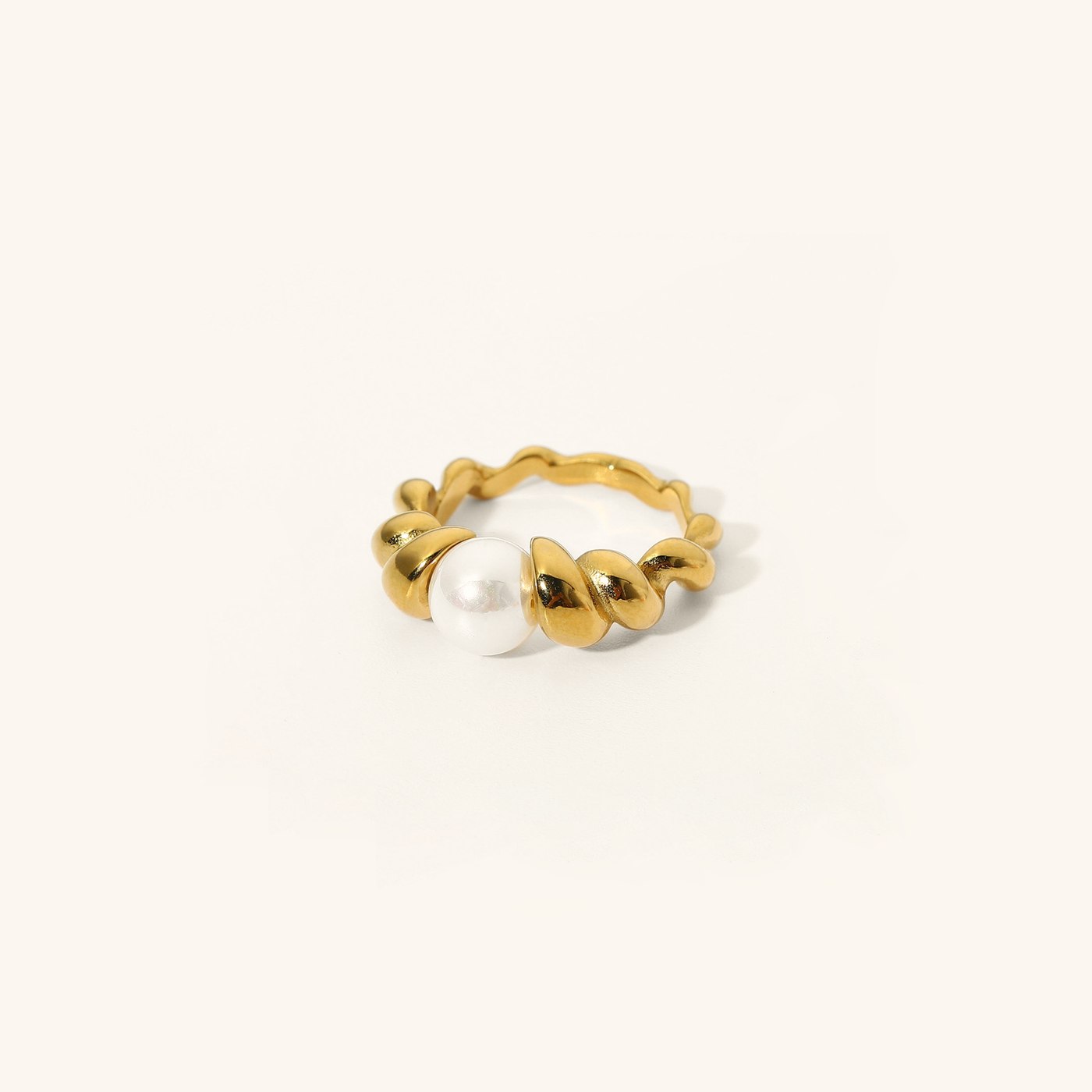 Scarlett ring med ferskvannsperler | 18k gull