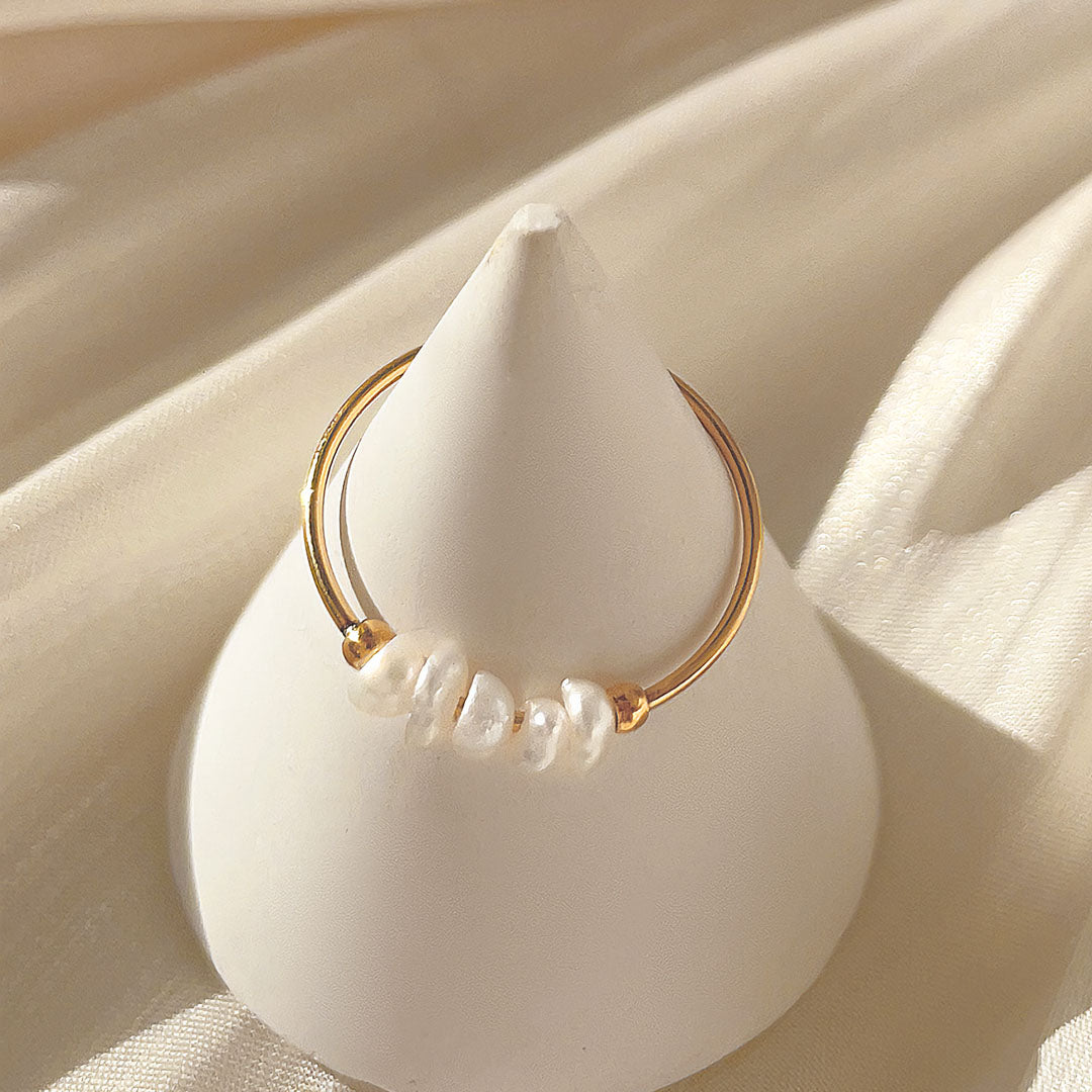 magnolia ring med ferskvannsperler | 18k Gull