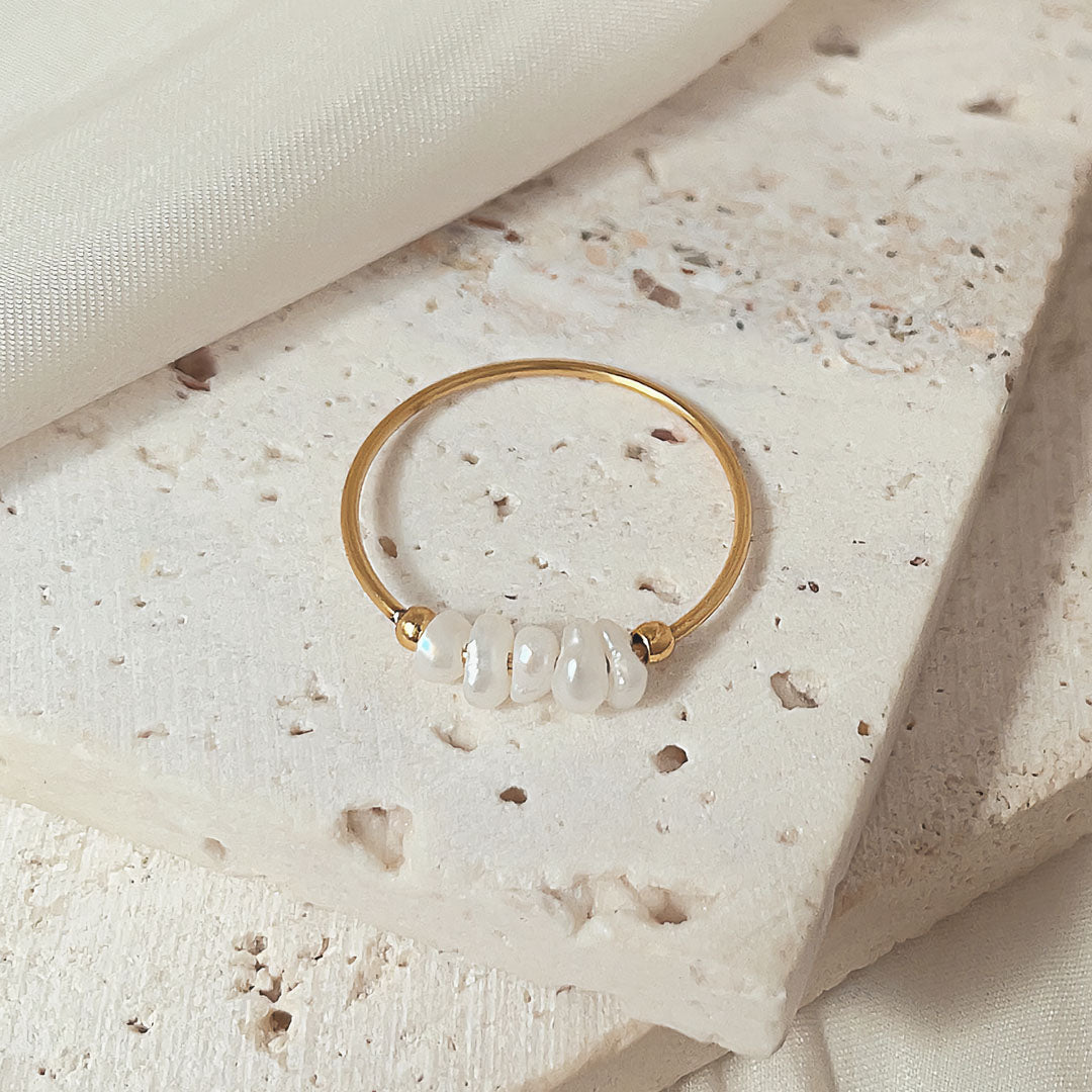magnolia ring med ferskvannsperler | 18k Gull