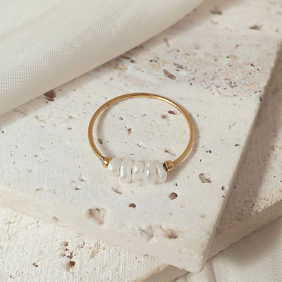 magnolia ring med ferskvannsperler | 18k Gull