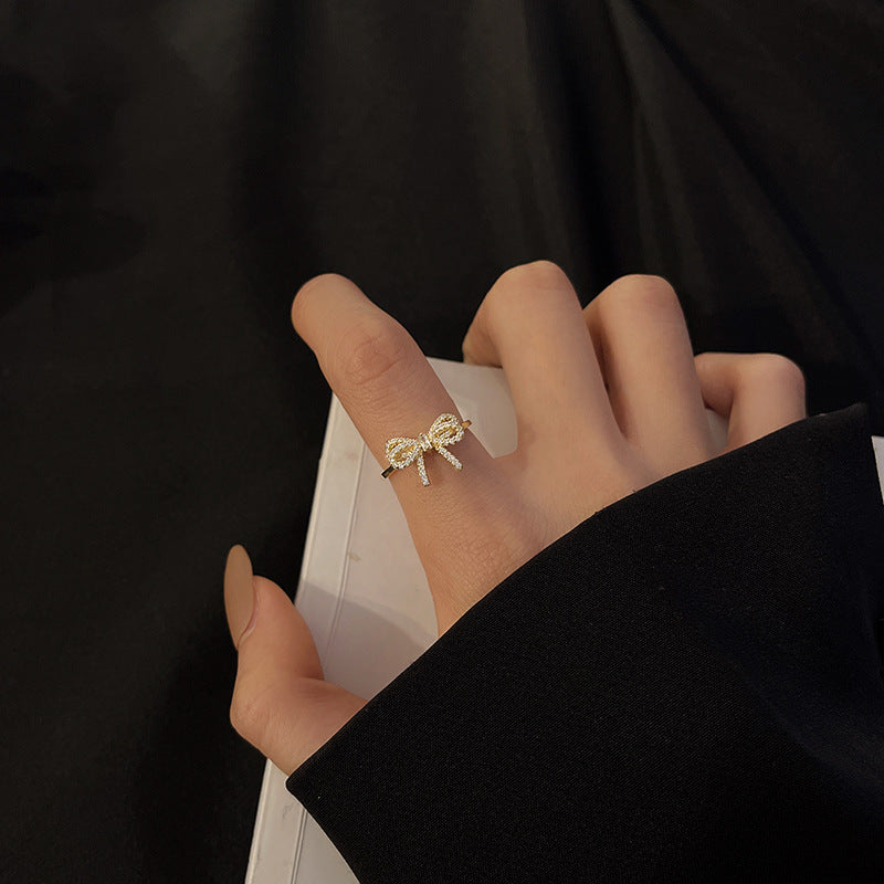 Henrietta Ring med Gull Bånd | Gull 18k