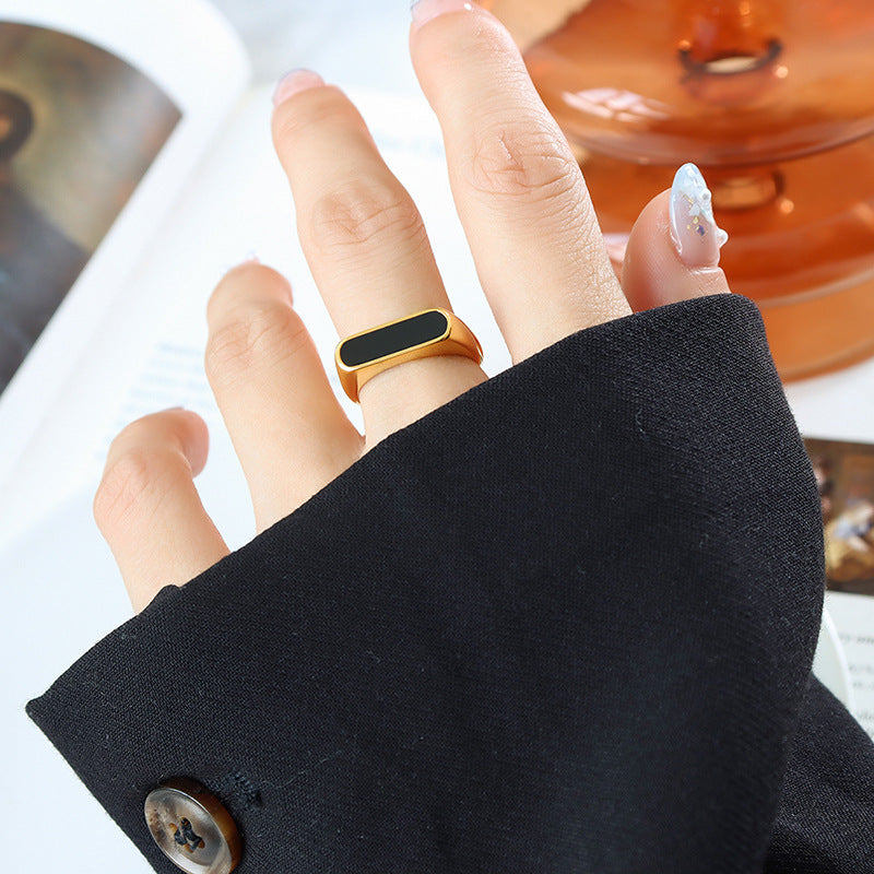 Brenda Ring med Onyx | 18K Gull
