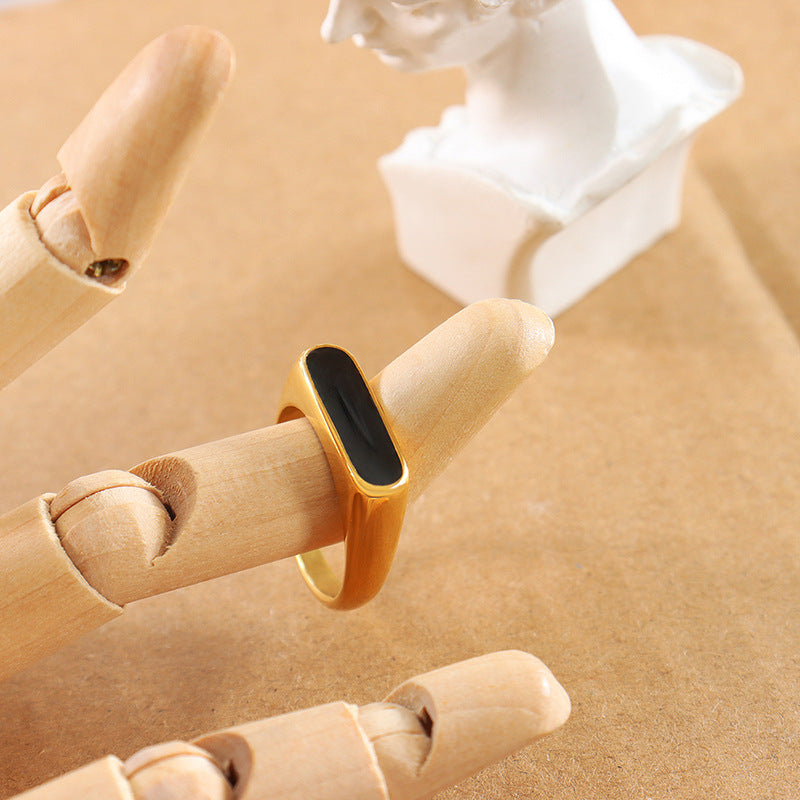 Brenda Ring med Onyx | 18K Gull