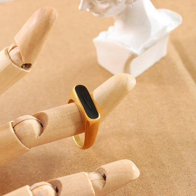 Brenda Ring med Onyx | 18K Gull