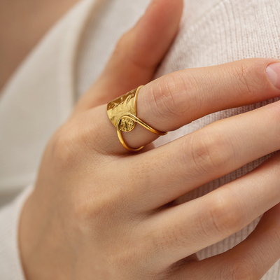 Mabel Ring | 18k Gull