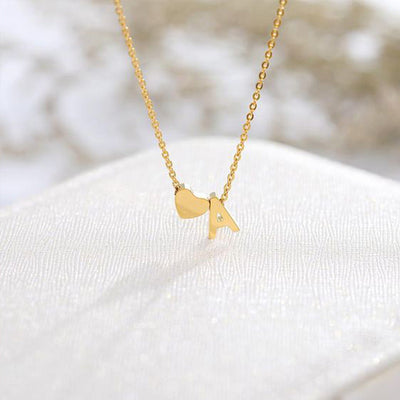 navnesmykke med initialen Ria | 18k Gull
