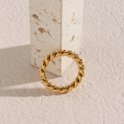 Melody Twist Ring | 18k Gull
