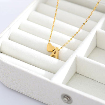 navnesmykke med initialen Ria | 18k Gull