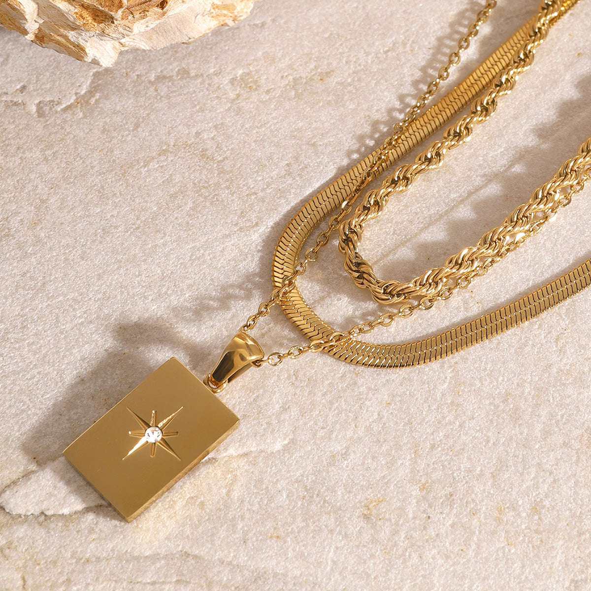 Lagdelte Halskjede Raphael | 18k Gull