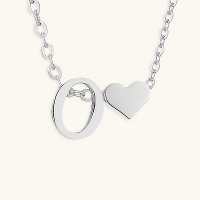 navnesmykke med initialen Ria | 18k Gull