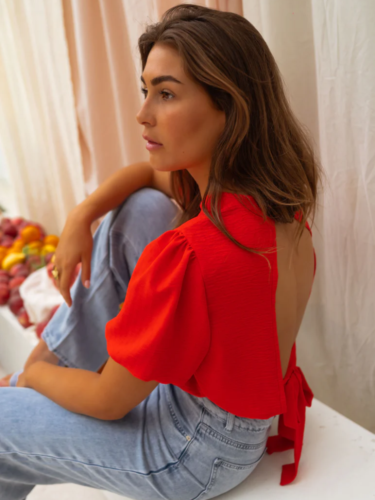 Lorena™ | Kuttet bluse med iøynefallende flair