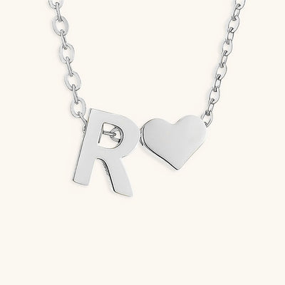 navnesmykke med initialen Ria | 18k Gull