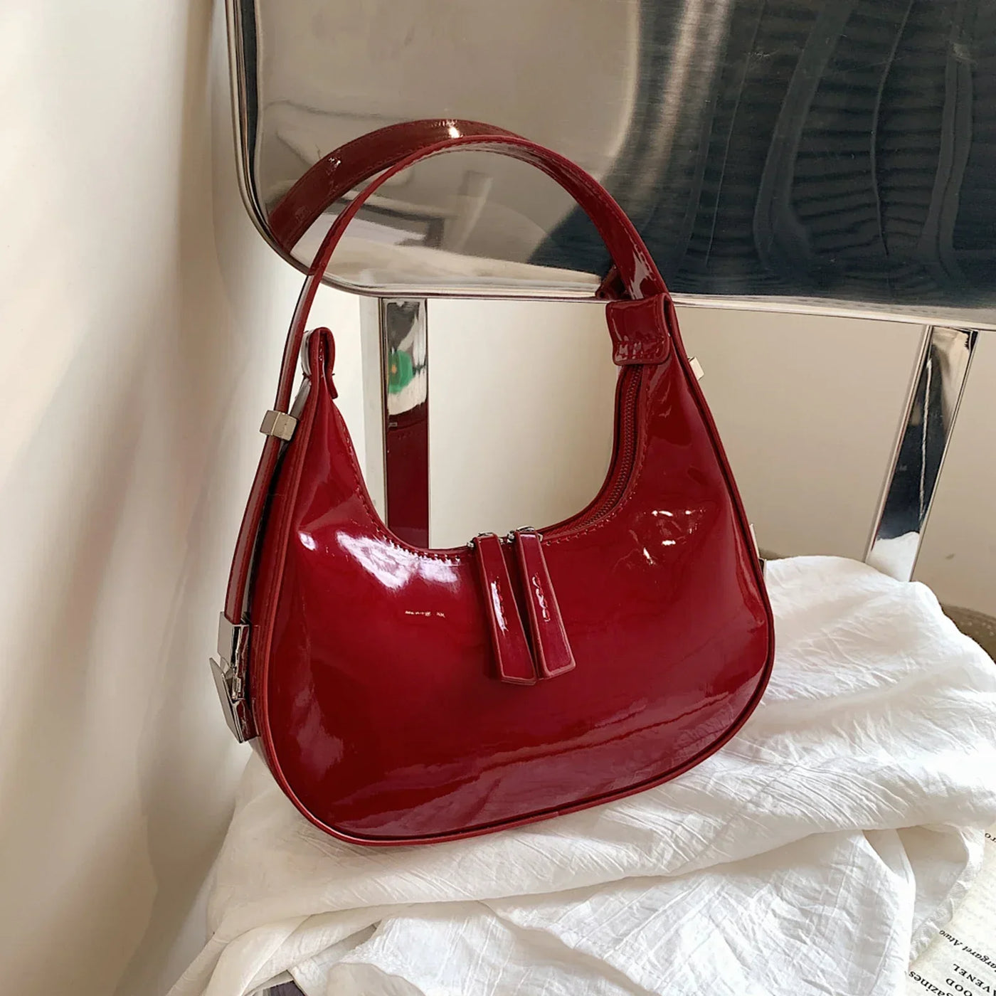 bella™ – Vintage Crescent Shoulder Bag