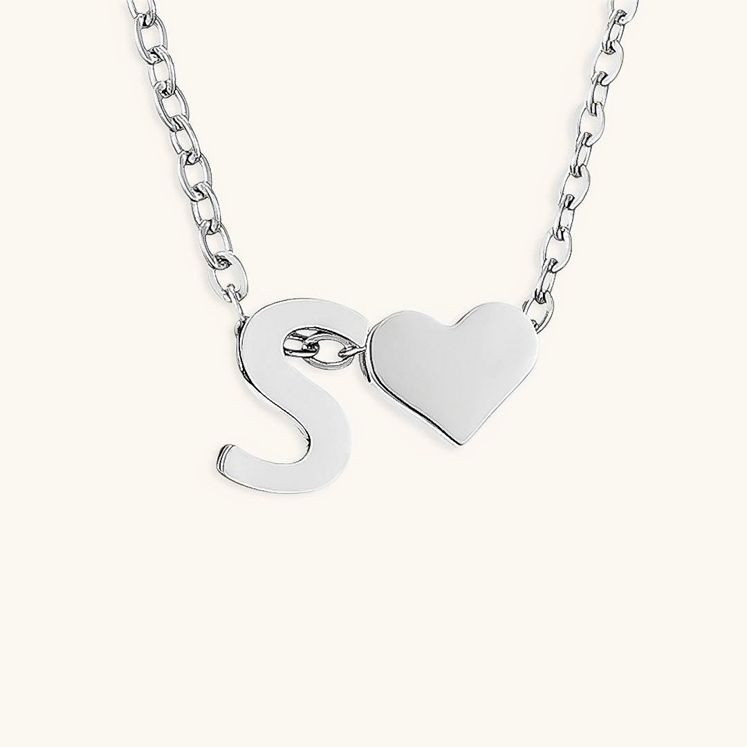 navnesmykke med initialen Ria | 18k Gull
