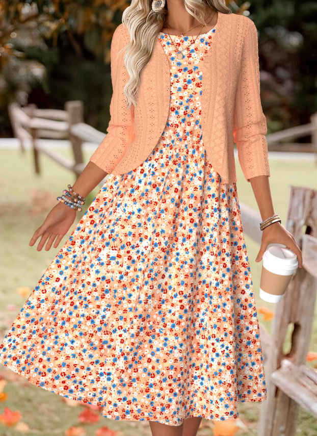 Oransje kjole med blomsterprint og lange ermer og jakke