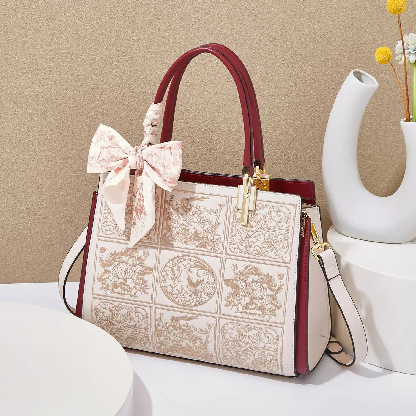 sylvia™ – unik broderi crossbody med sløyfedetalj
