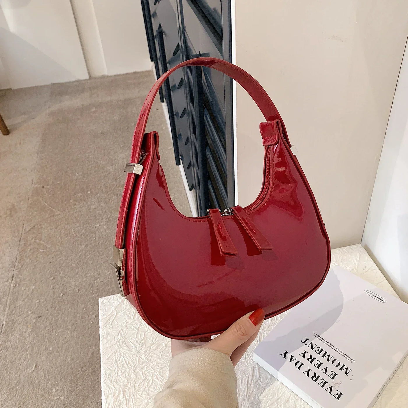 bella™ – Vintage Crescent Shoulder Bag