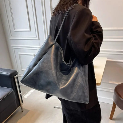 Lisa™ – Romslig Brun Tote Bag i Skinnimitasjon