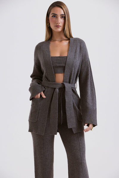 Antracitfarget cardigan i kashmirblanding med belte, bralette og bukser