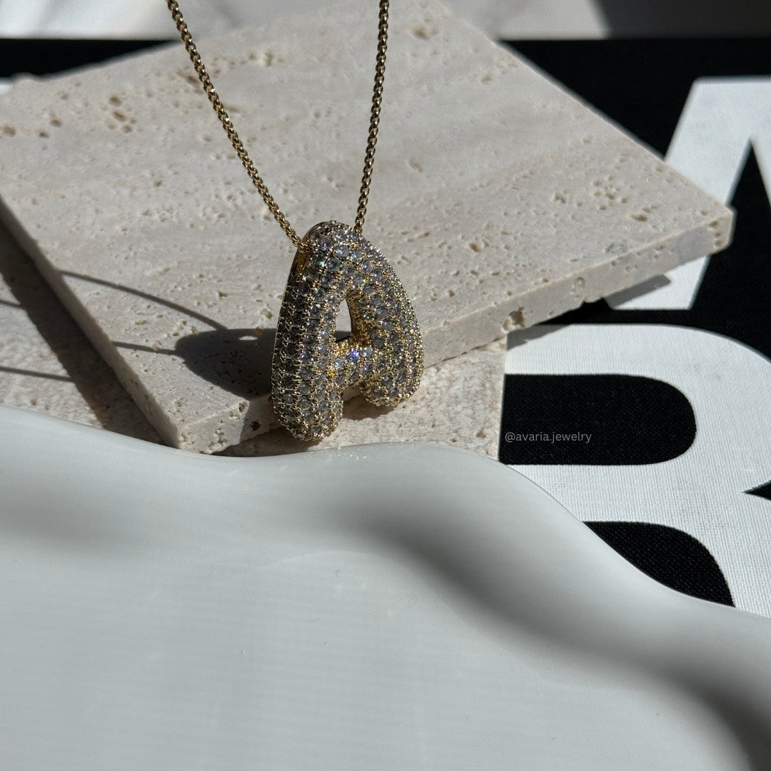 Navnesmykke Bubble med diamant | 18k Gull