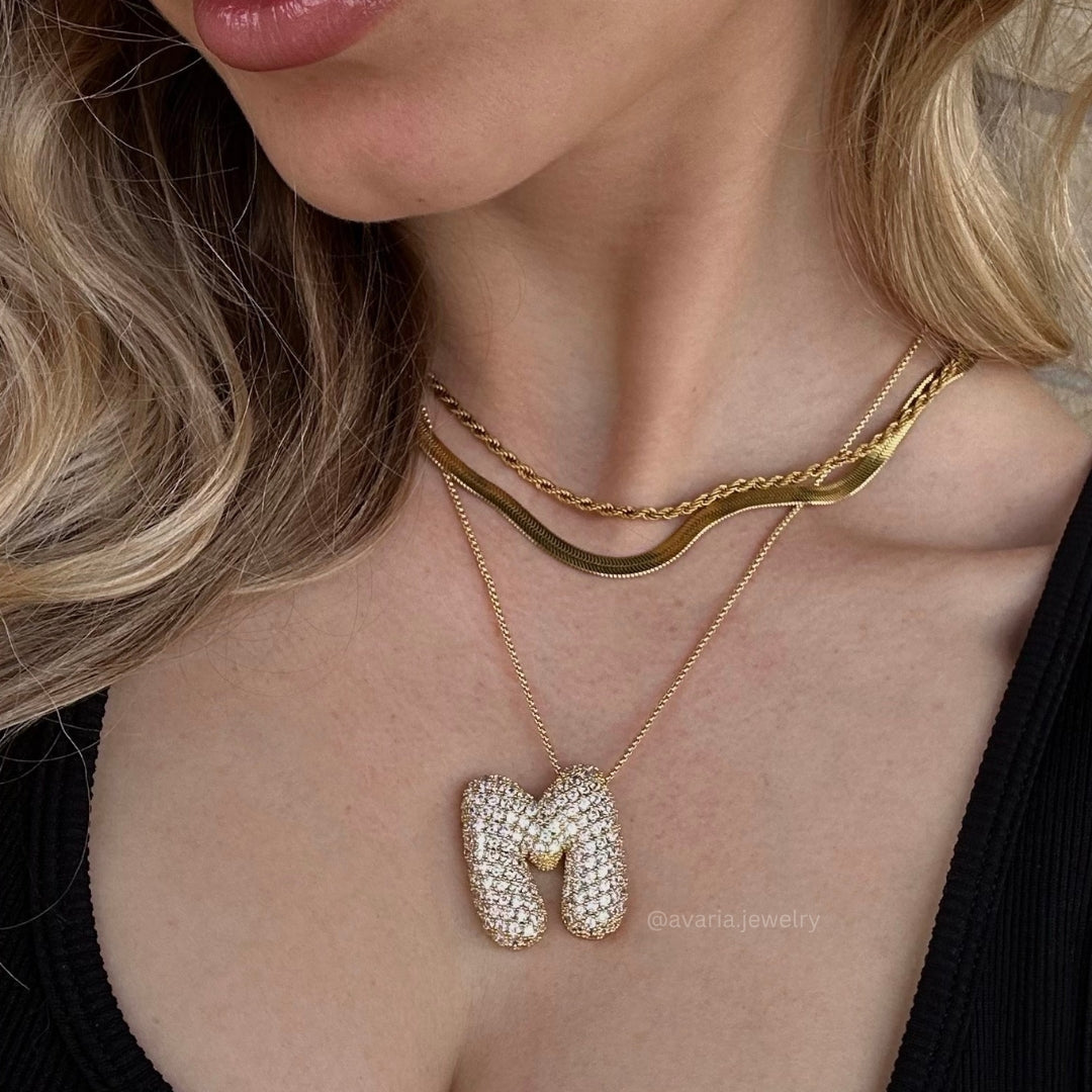 Navnesmykke Bubble med diamant | 18k Gull