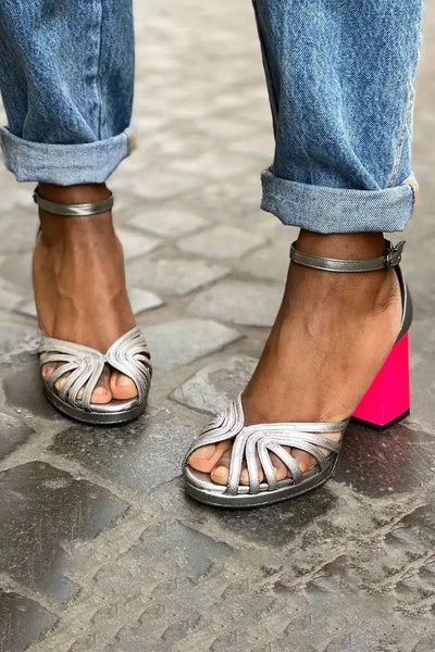 Naelle™ | Glitrende sandaler med tykk hæl og elegant spenne for en stilfull look