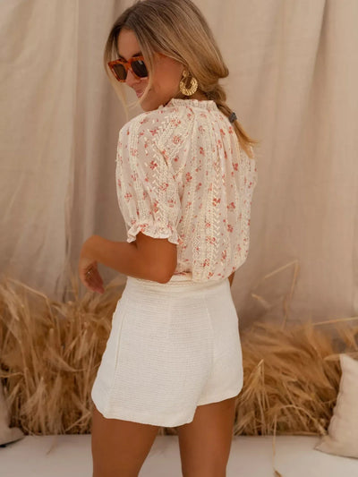 Elina™ | Blomsterbluse med romantisk sommerlig preg